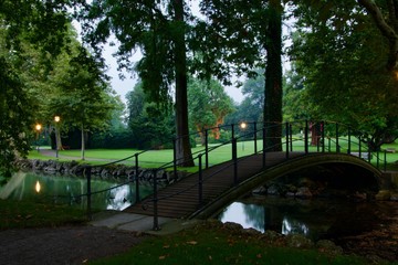 Die kleine Brücke über dem Zugersee