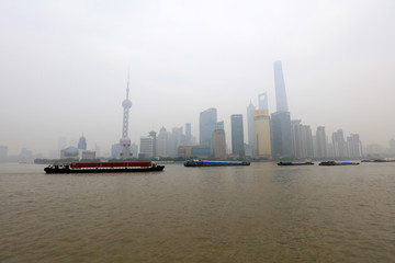 Naklejka premium Shanghai Bund in Haze, Shanghai City, China