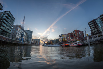 Hamburg Hafencity im Sonnenuntergang