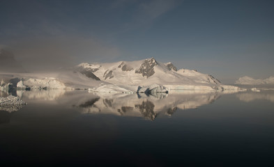Fototapeta na wymiar antartica frozen continent