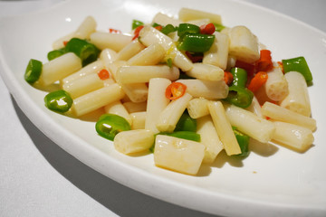 A delicious and classic Chinese stir fry lotus stem. Lotus stem has a wonderful slightly crunchy texture and is an excellent source of vitamins and minerals.