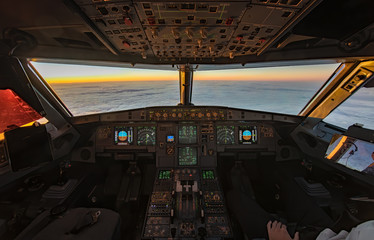 Sunset in the flightdeck of the Airbus A320