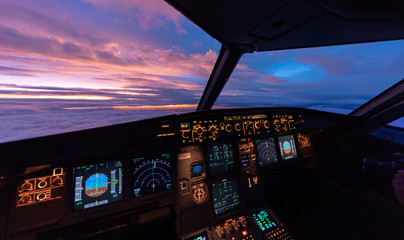 Sunset in the flightdeck of the Airbus A320 - obrazy, fototapety, plakaty