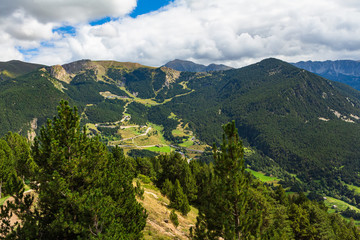 Fototapeta na wymiar View from the Quer viewpoint of the town of Canillo and the mountains that surround it. Andorra