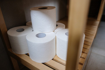 Toilettenpapier im wc