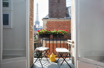 Chaises sur le balcon