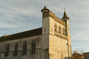 Fototapeta na wymiar Détail du clocher de l'église Saint André à Montflanquin village du département du Lot et Garonne un des plus beau village de France