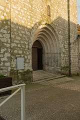 Une des entrées de l'église de Montflanquin village du département du Lot et Garonne un des plus beau village de France