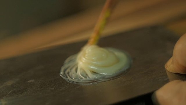 mixing epoxy resin glue for wood