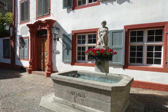 maison traditionnelle dans un village - Suisse