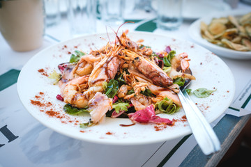 Salat mit Meeresfrüchten, griechische Taverne