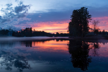Obraz premium Moody sunset reflections on Mousam River - Springvale, Maine