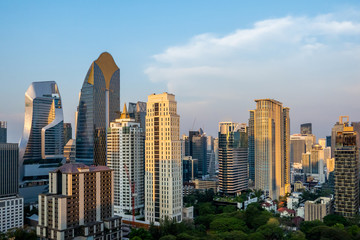 Obraz premium The group of sky buildings such as condominium offices landscape in Bangkok , Thailand.