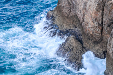 Waves and cliffs © Patryk
