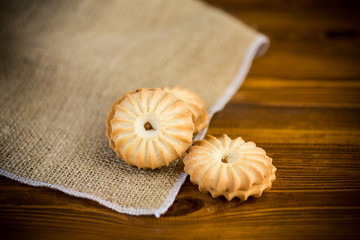 sweet crispy cookies round with a filling of condensed milk