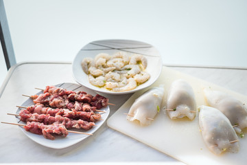 Shrimps, Souvlaki, Kalamari grillen