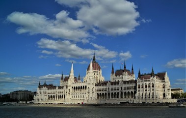 Fototapeta na wymiar parliament of budapest on the danube blue sky