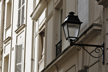 Fototapeta na wymiar old street lamp on the wall