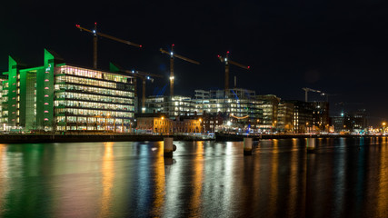 Obraz premium Beautiful night view scene Dublin city center old town Ireland cityscape reflection river Liffey long exposure 