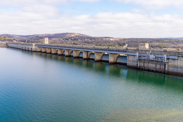 Fototapeta na wymiar Table Rock Dam on the White River, completed in 1958 by the U.S. Army Corps of Engineers, created Table Rock Lake in the Ozarks of Southwestern Missouri.