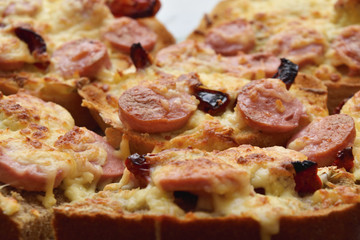 Croutons with cheese, sausage and sun-dried tomatoes