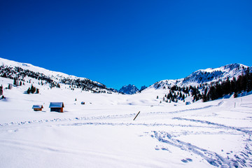 Fototapeta na wymiar snow, dolomites and huts