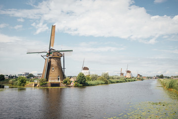 moulin à vent à Kinderdijk  aux Pays-Bas 