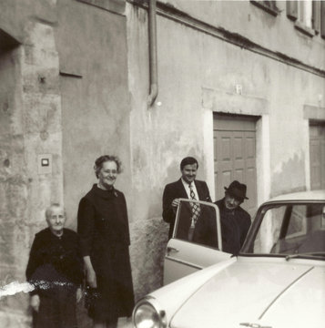 FOTO ANTICA CON GRUPPO DI PERSONE IN POSA