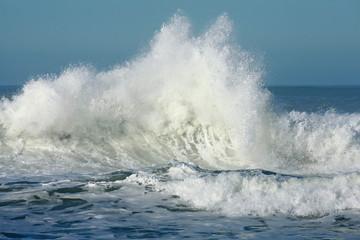 Obraz premium Vagues déferlantes océan atlantique