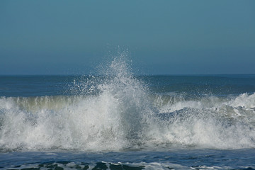 Vagues déferlantes océan atlantique