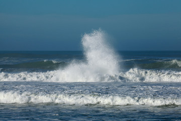 Vagues déferlantes océan atlantique