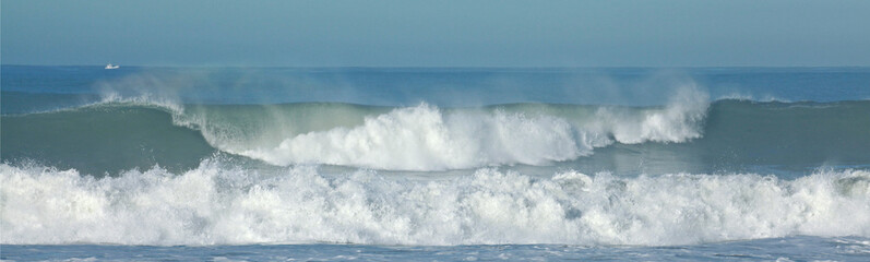 Vagues déferlantes océan atlantique