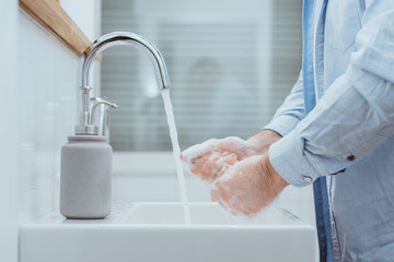 Hände waschen als Prävention gegen einen Virus. Hygiene als Schutz vor dem Corona Virus