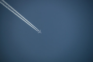Flugzeug Blauer himmel Transport