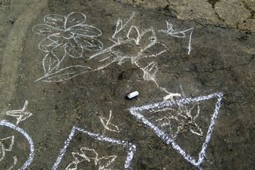 Left by a child drawing chalk on the asphalt due to the quarantine of the coronavirus