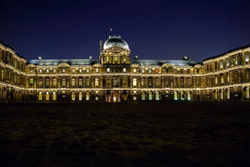 Fototapeta na wymiar Museu do Louvre Paris France
