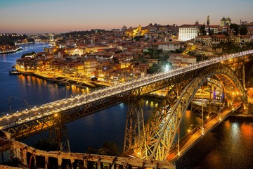 Fototapeta na wymiar View of Ponte Dom Luís I in Porto at Night