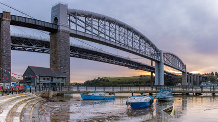 Obraz premium bridge over the river