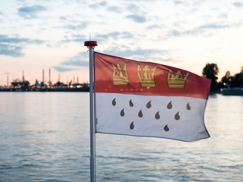 Wehende Fahne von K&ouml;ln