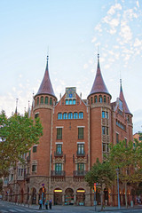 Fototapeta premium Casa Terrades and tourists in Avinguda Diagonal of Barcelona