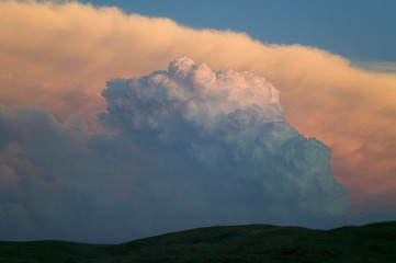 Western sunset and spectacular clouds in South Dakota near Pierre