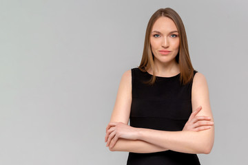 Obraz premium Cheerful young new attractive female employee ready help energized look upbeat confident camera cross arms chest self-assured smiling toothy aim bright successful future, standing white background