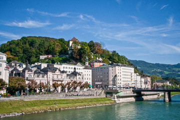 Fototapeta na wymiar famous view of the old town if Salzburg, Austria