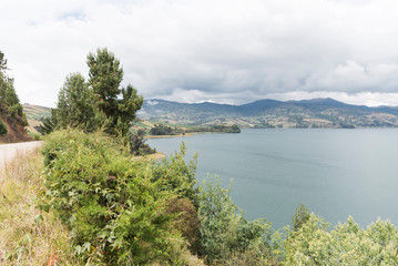 Fototapeta na wymiar Bank of Tota, the largest Colombian lake, a cloudy day