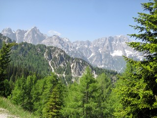Gebirgskette in Kärnten, Berge, Österreichische Alpen, Berge und Wald