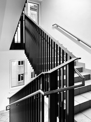 Treppe schwarz weiß, Treppenhaus schwarz weiß, Stiegenhaus, Stiege, schwarz weiß, stairwell, staircase, black and white