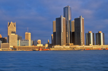 Fototapeta premium Detroit skyline at sunrise from Windsor, Canada