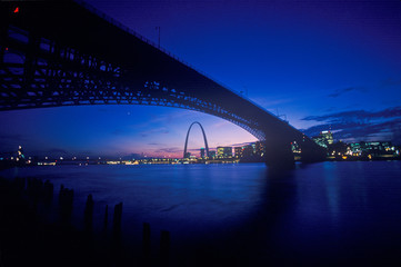 Sunset view of St. Louis, Mo skyline and Eads Bridge