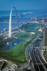 Naklejka premium St. Louis Arch and skyline, MO