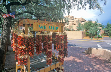 Fototapeta premium Tourist attraction with red chilies in Town Square, Santa Fe, NM